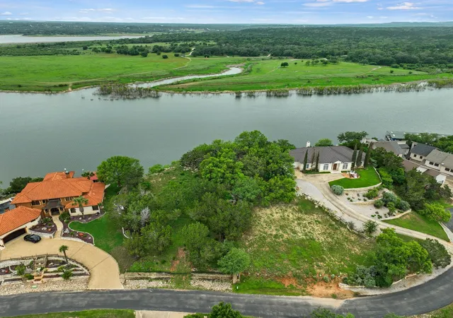 2nd image of 343 Harbor Dr, Spicewood, TX 78669 | MLS# 4789593