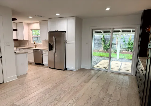 5th image of 5002 Glencoe Cir, Austin, TX 78745 | MLS# 3918622