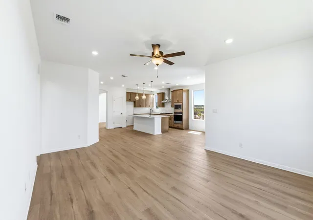 Photo 4 of Single family home for sale at 605 Ridge Point Dr, Georgetown, TX 78628 | MLS# 8296150 | Listing updated on 2026-10-05