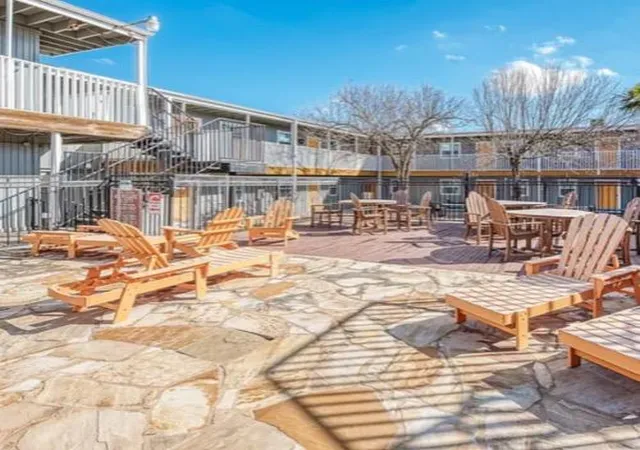 image of 2401 Manor Rd, Austin, TX 78722