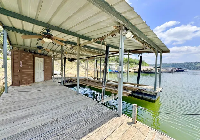 Homes for sale in Spicewood, TX | 1115 Edgewater Dr, Spicewood, TX 78669 | MLS# 2911348