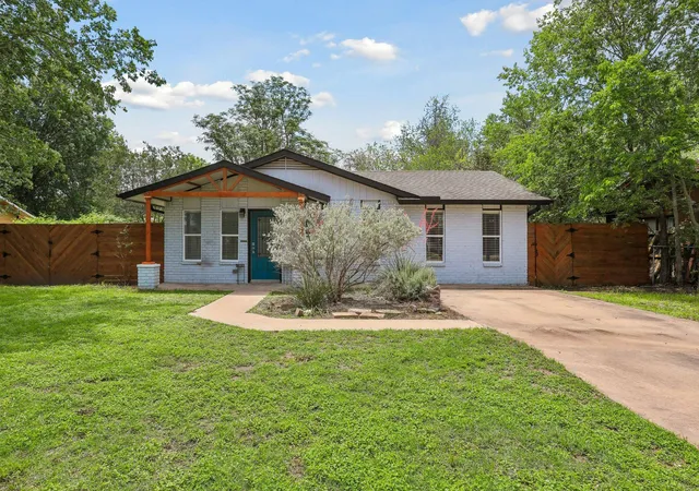 Homes for sale in Bastrop, TX | 407 Magnolia St, Bastrop, TX 78602 | MLS# 3319316