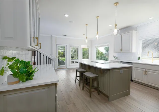Photo 1 of Single family home for sale at 403 Golf Crst Ln, Lakeway, TX 78734 | MLS# 8738705 | Listing updated on 2026-09-14