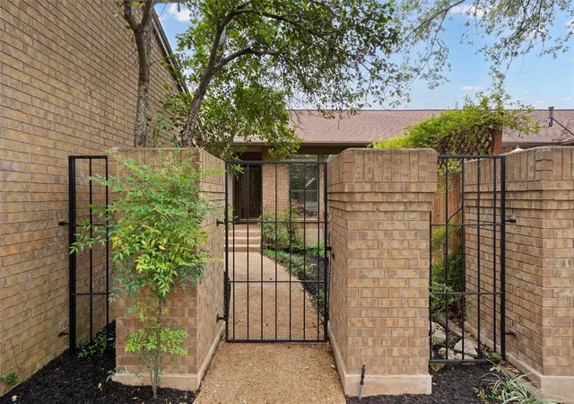 Photo 1 of Townhouse for sale at 5724 N Scout Is Cir, Austin, TX 78731 | MLS# 3531114 | Listing updated on 2026-08-29
