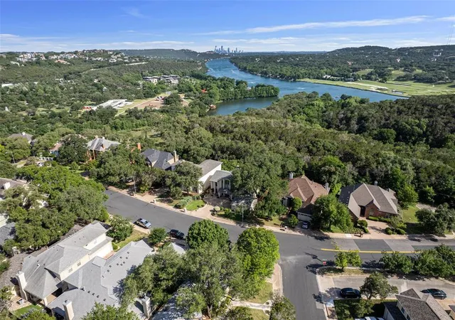 Photo 2 of Townhouse for sale at 5724 N Scout Is Cir, Austin, TX 78731 | MLS# 3531114 | Listing updated on 2026-08-29