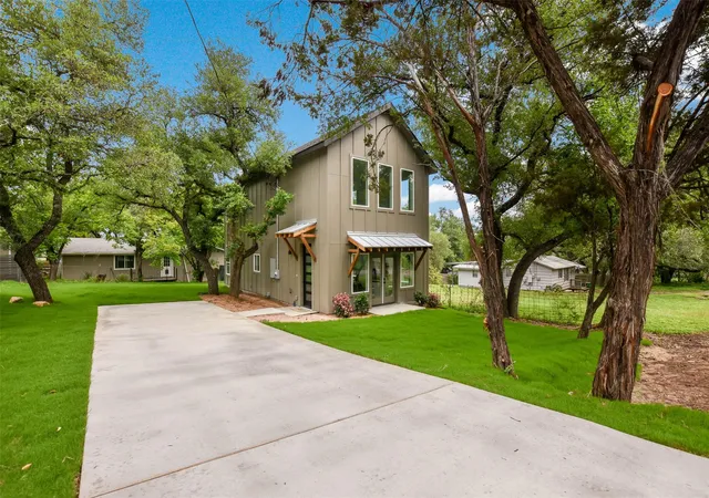 2nd image of 10901 W Lakeview Dr, Jonestown, TX 78645 | MLS# 6631132