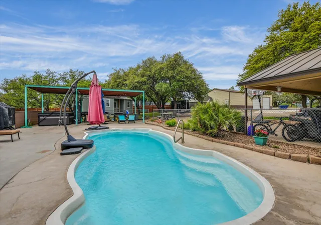 1st image of 800 Texas Ave, Kingsland, TX 78639 | MLS# 9775056