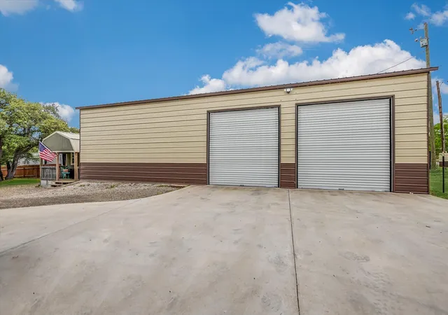Photo 3 of Single family home for sale at 800 Texas Ave, Kingsland, TX 78639 | MLS# 9775056 | Listing updated on 2026-05-13