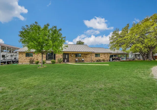 Photo 4 of Single family home for sale at 800 Texas Ave, Kingsland, TX 78639 | MLS# 9775056 | Listing updated on 2026-05-13