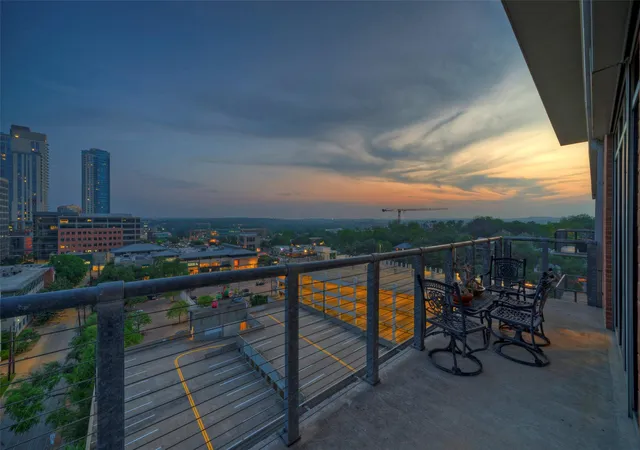 2nd image of 901 W 9Th St, Austin, TX 78703