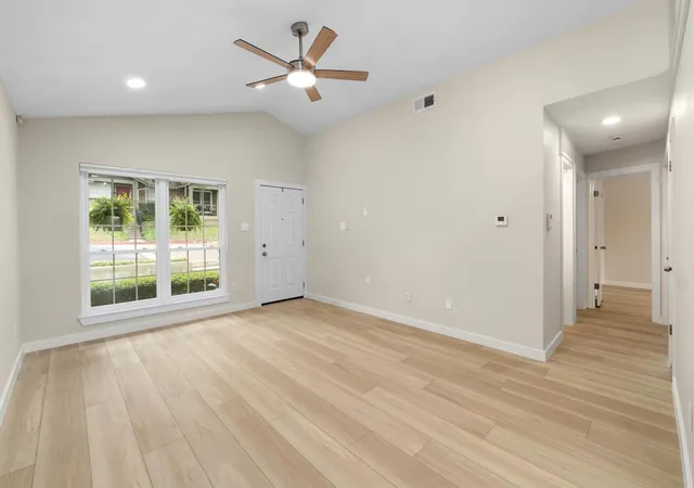 3rd image of 1015 E Yager Ln, Austin, TX 78753