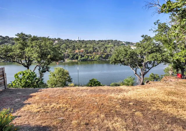 3rd image of 2800 Circle Dr, Marble Falls, TX 78654 | MLS# 8193857