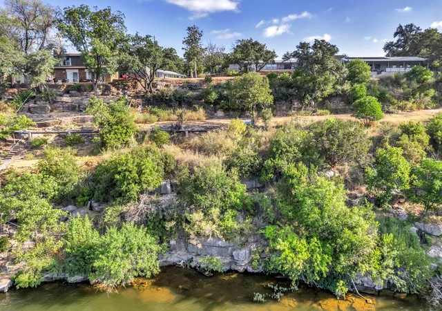 5th image of 2800 Circle Dr, Marble Falls, TX 78654 | MLS# 8193857