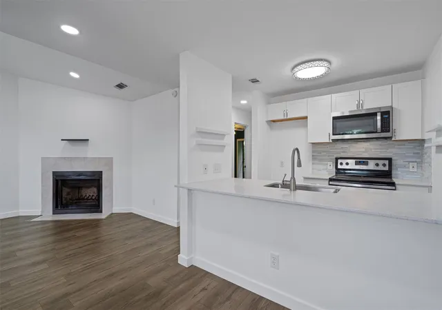 Listing Photo 1 - Condo for sale in building located at 6409 Burns St, Austin, TX 78752 - Unit #304