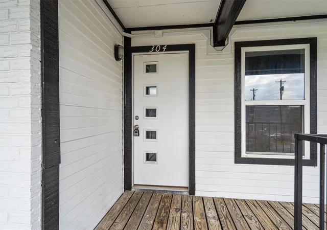 Listing Photo 5 - Condo for sale in building located at 6409 Burns St, Austin, TX 78752 - Unit #304