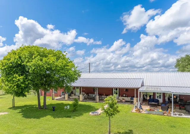 Homes for sale in Mullin, TX | 1360 Us Hwy 84 Hwy W, Mullin, TX 76864 | MLS# 6562596