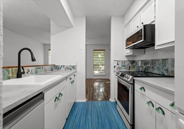 4th image of 10616 Mellow Mdw Dr, Austin, TX 78750