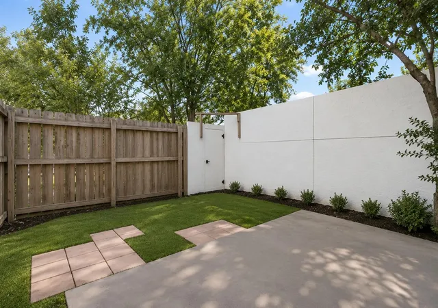 Listing Photo 2 - Condo for sale in building located at 3814 Southway Dr, Austin, TX 78704