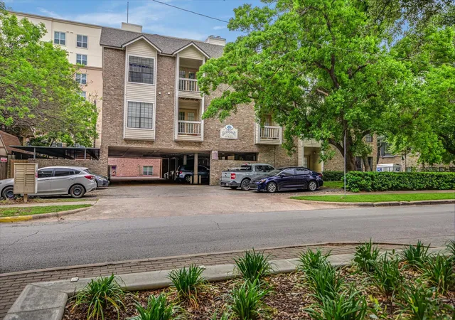 2nd image of 715 W 22Nd 1/2Nd St, Austin, TX 78705