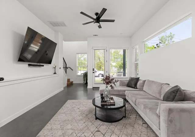 5th image of 6205 Caddie St, Austin, TX 78741