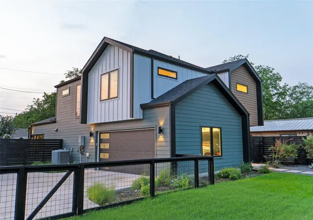 Photo 2 of Single family home for sale at 8300 Hathaway Dr, Austin, TX 78757 | MLS# 9478004 | Listing updated on 2026-10-01