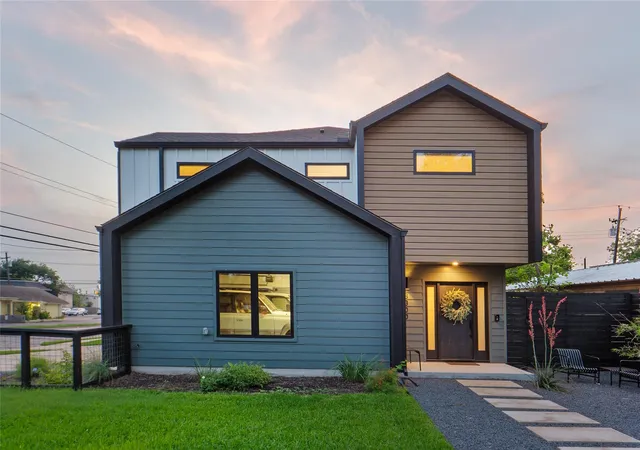 Photo 3 of Single family home for sale at 8300 Hathaway Dr, Austin, TX 78757 | MLS# 9478004 | Listing updated on 2026-10-01
