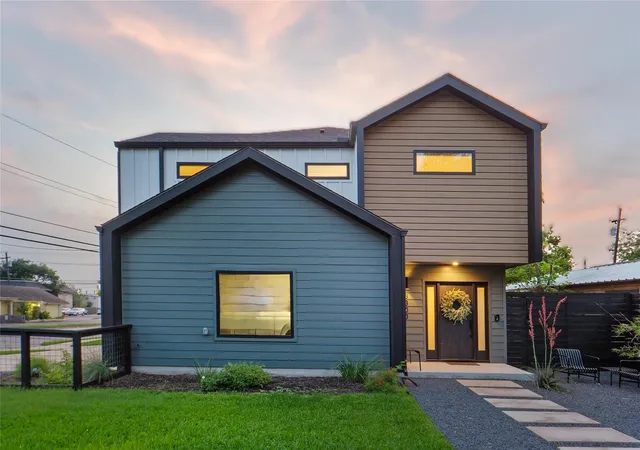 Photo 3 of Single family home for sale at 8300 Hathaway Dr, Austin, TX 78757 | MLS# 9478004 | Listing updated on 2026-10-22
