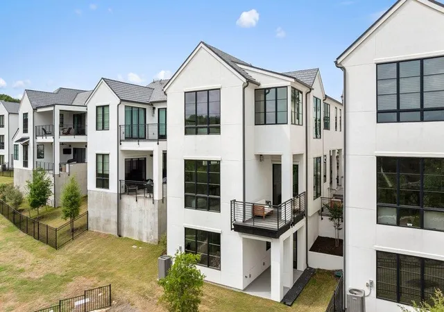 5th image of 6603 Liliana Ln, Austin, TX 78746