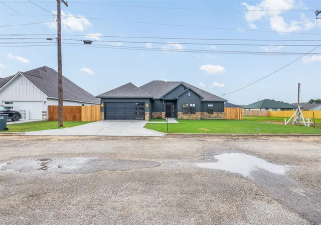 Homes for sale in Giddings, TX | 330 Cactus St, Giddings, TX 78942 | MLS# 6942077