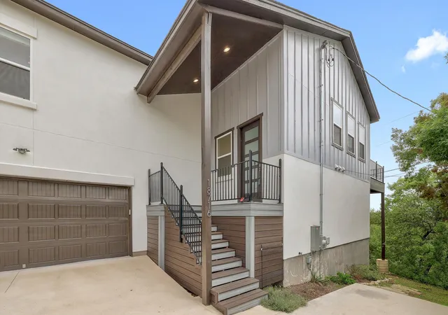 3rd image of 18716 W Lakeview Dr, Jonestown, TX 78645 | MLS# 1116249
