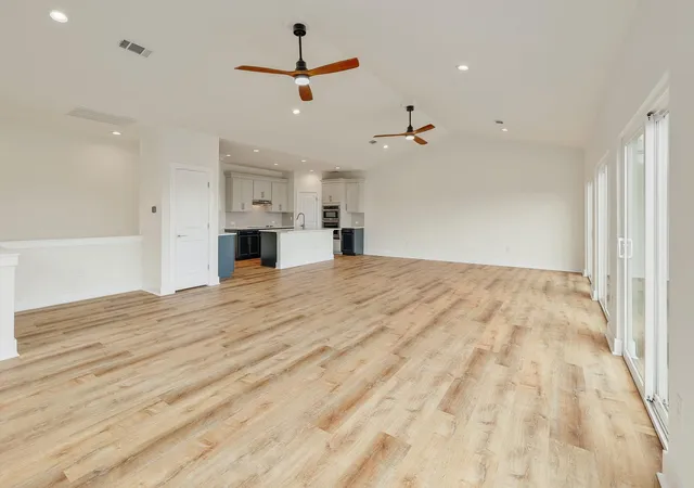5th image of 18716 W Lakeview Dr, Jonestown, TX 78645 | MLS# 1116249