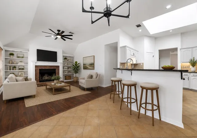 Photo 3 of Single family home for sale at 209 El Rio Dr, Lakeway, TX 78734 | MLS# 7563341 | Listing updated on 2026-08-19