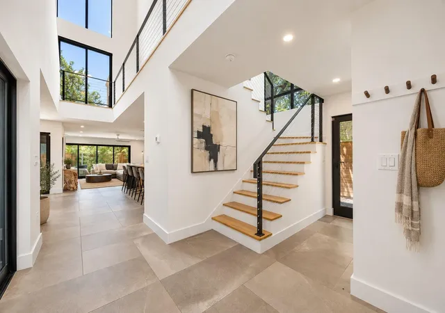Listing Photo 4 - Condo for sale in building located at 3412 S Oak Dr, Austin, TX 78704 - Unit #A