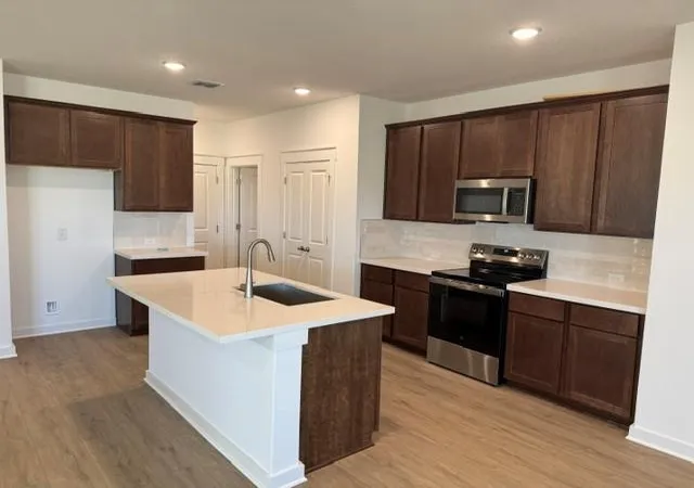 Photo 4 of Sale Pending at 500 Quail Convey Dr, Jarrell, TX 76537 | MLS# 1610459 | Listing updated on 2026-08-21