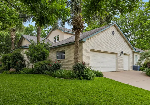 Photo 2 of Single family home for sale at 340 Columbine St, Meadowlakes, TX 78654 | MLS# 9678155 | Listing updated on 2026-08-21