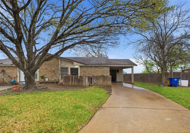 Listing Photo 2 - Condo for sale in building located at 1301 Mckie Cv, Austin, TX 78752 - Unit #