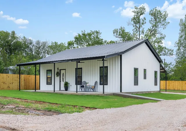 Photo 3 of Single family home for sale at 1110 Caldwell, Lexington, TX 78947 | MLS# 1802773 | Listing updated on 2026-05-01