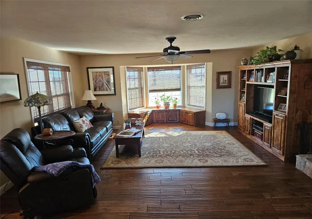 Photo 3 of Single family home for sale at 913 Cr 237, Cameron, TX 76520 | MLS# 4449674 | Listing updated on 2026-05-13