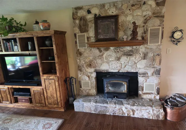 Photo 4 of Single family home for sale at 913 Cr 237, Cameron, TX 76520 | MLS# 4449674 | Listing updated on 2026-05-13