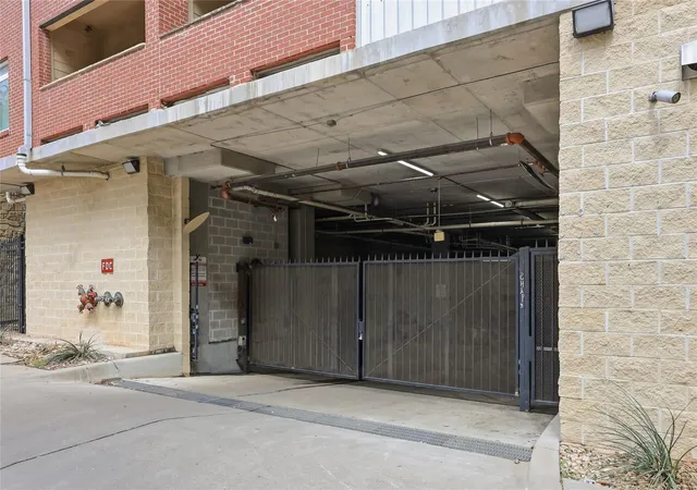 2nd image of 910 W 25Th St, Austin, TX 78705