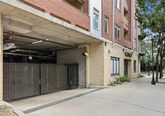 16th image of 910 W 25th St #507, Austin, TX 78705 | MLS# 7009625