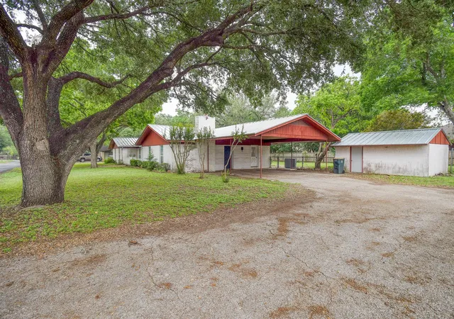 Photo 1 of Single family home for sale at 204 Maynard St, Bastrop, TX 78602 | MLS# 7454045 | Listing updated on 2026-06-08