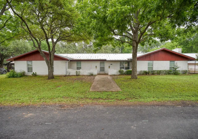 Photo 2 of Single family home for sale at 204 Maynard St, Bastrop, TX 78602 | MLS# 7454045 | Listing updated on 2026-06-08