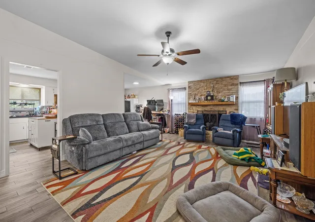 Listing Photo 5 - Condo for sale in building located at 1200 Leander Rd, Georgetown, TX 78628 - Unit #A and B