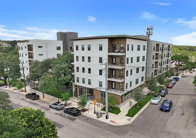 2nd image of 2500 Longview St #303, Austin, TX 78705 | MLS# 3749374