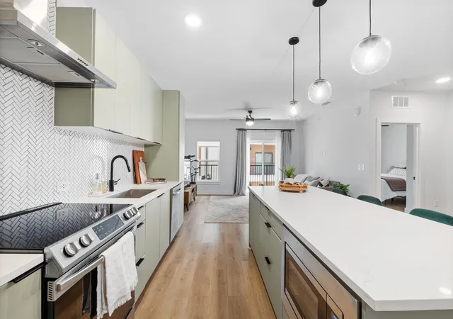 4th image of 2500 Longview St #303, Austin, TX 78705 | MLS# 3749374