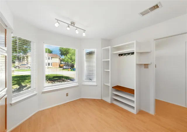 3rd image of 2105 Kirksey Dr, Austin, TX 78741