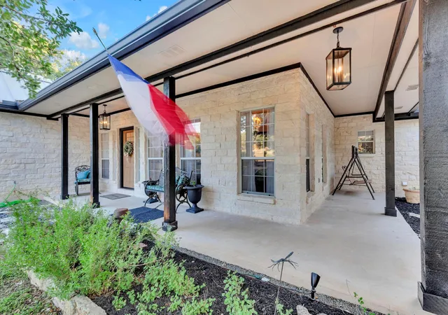 Homes for sale in Spicewood, TX | 206 S Cowal Dr, Spicewood, TX 78669 | MLS# 6300327