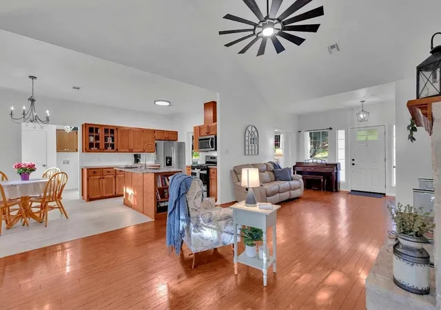 Photo 4 of Single family home for sale at 206 S Cowal Dr, Spicewood, TX 78669 | MLS# 6300327 | Listing updated on 2026-10-05