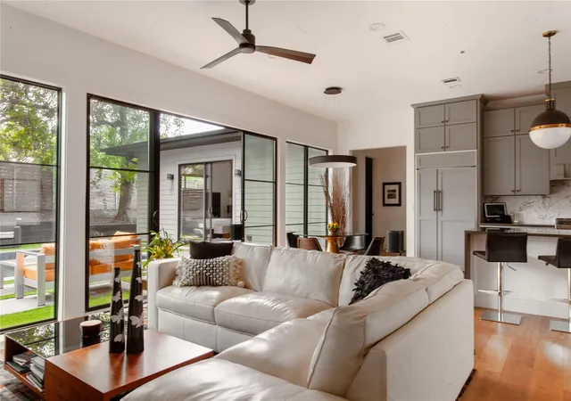 5th image of 6100 Gena Ct, Austin, TX 78757 | MLS# 3866991